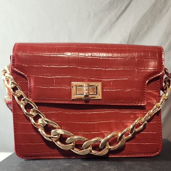 Like Dreams Like New Croc Texture Crossbody Bag with Chain Handle And Long Strap - Picture 1 of 8